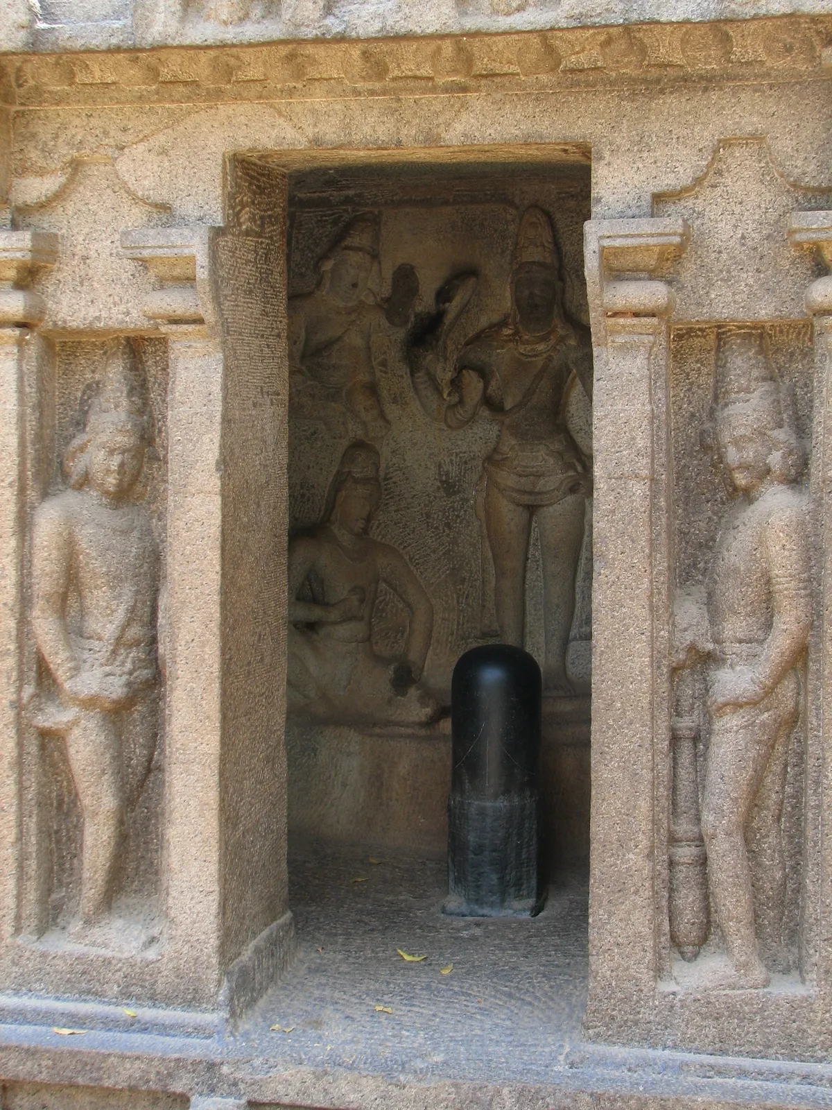 Trimurti Cave