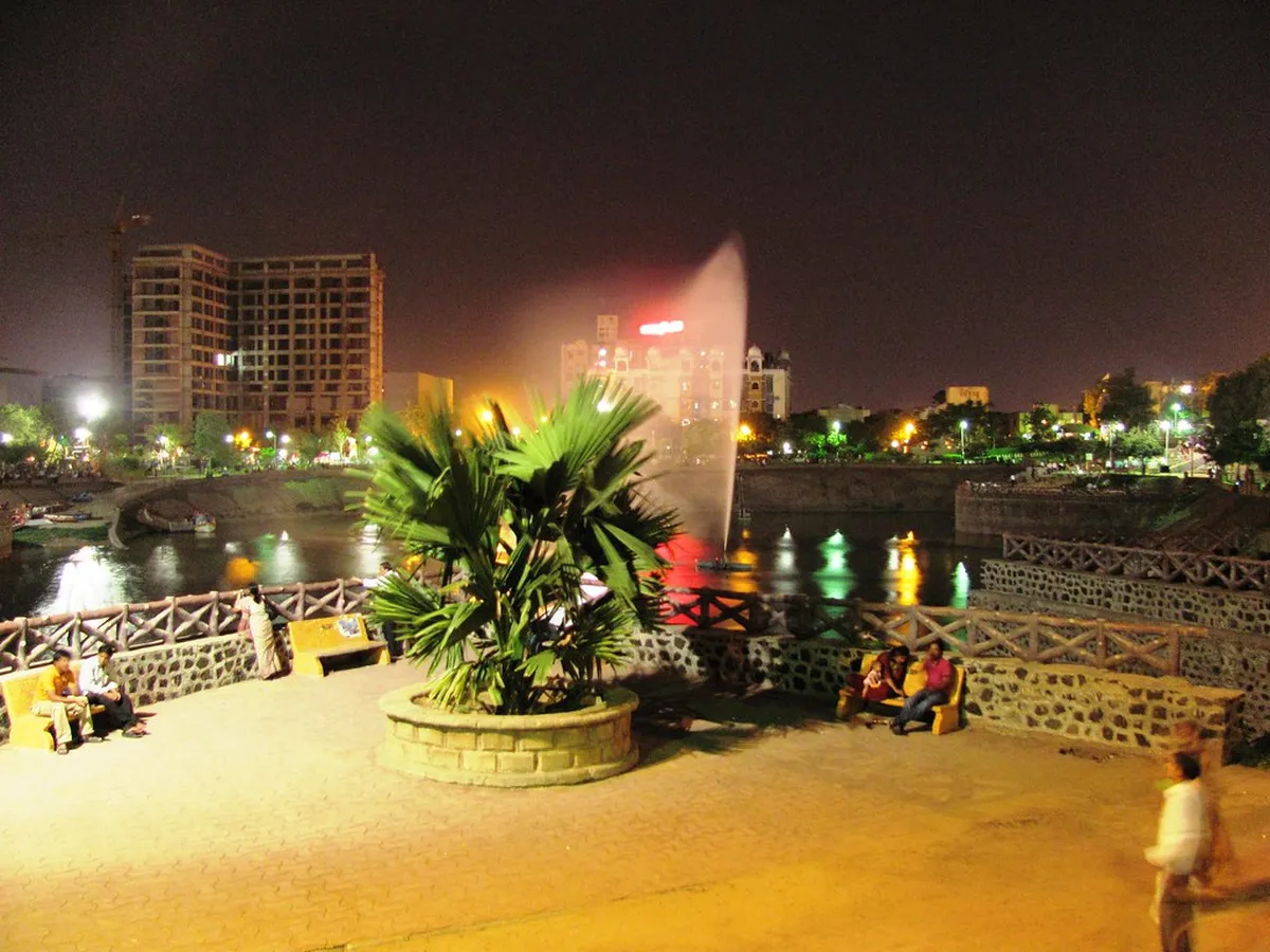 Vastrapur Lake